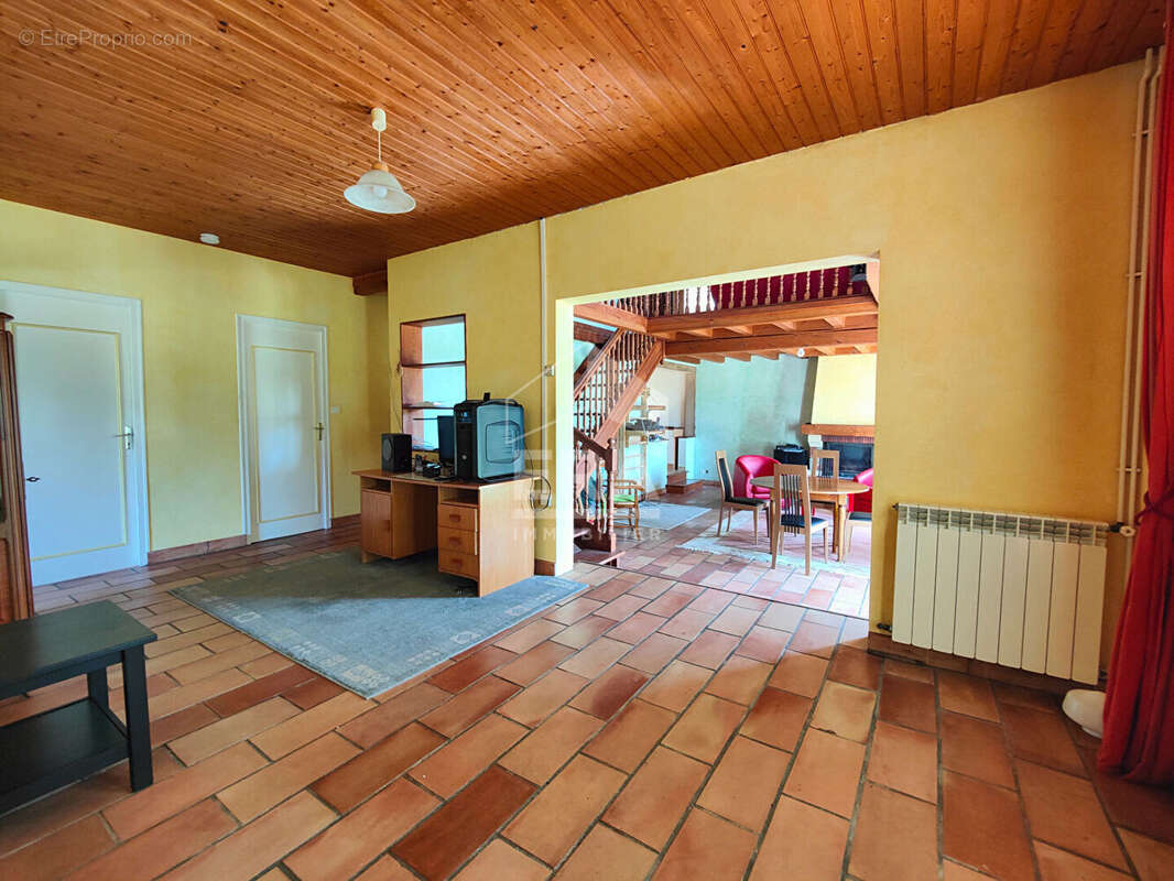 Maison à GENSAC-LA-PALLUE