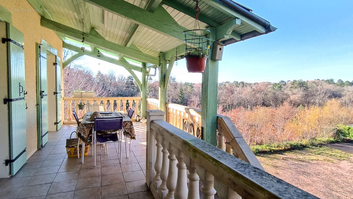 Maison à LA CHAPELLE-GONAGUET