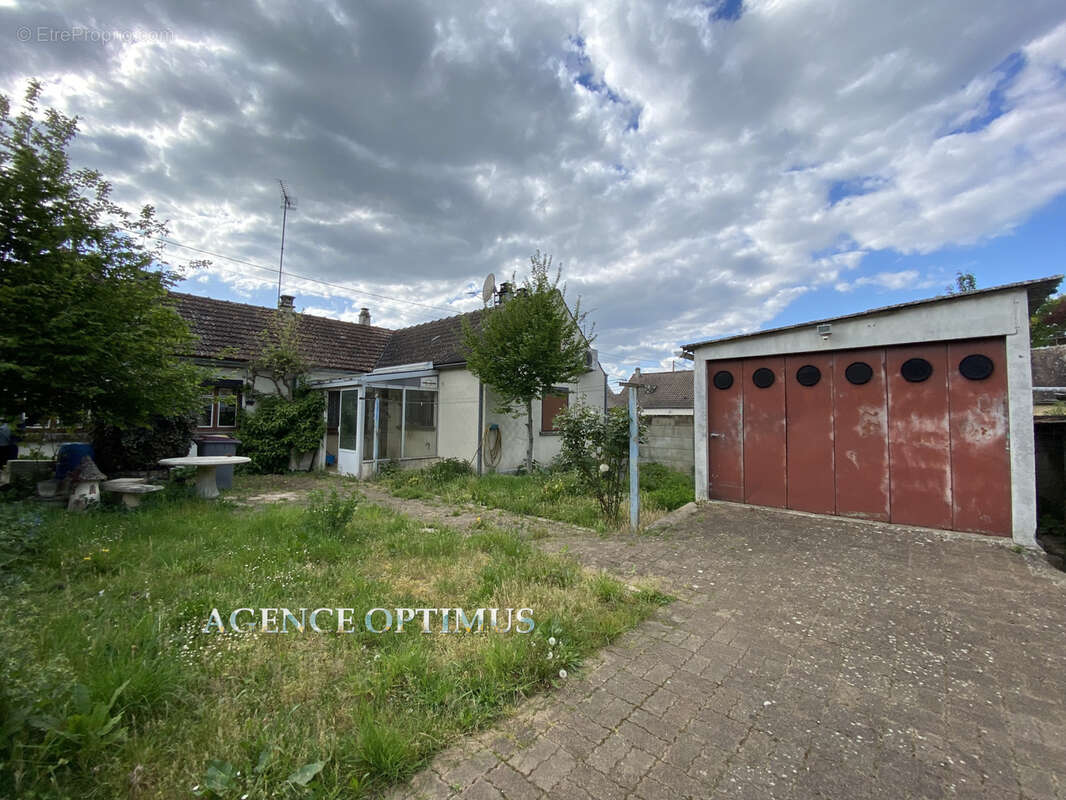 MAISON ANCIENNE A RAFRAICHIR - 104m2 de plain-pied avec dépendances - photo 12