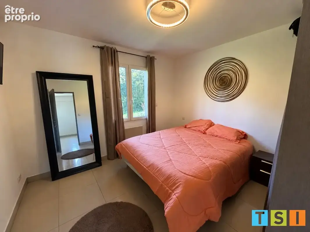 Maison familiale de plain-pied avec 4 chambres et grand garage, au calme - photo 7