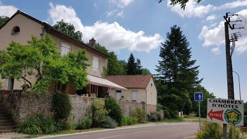 Ensemble de maisons avec 3000 m2 de terrain à Sernin du Plain - photo 18
