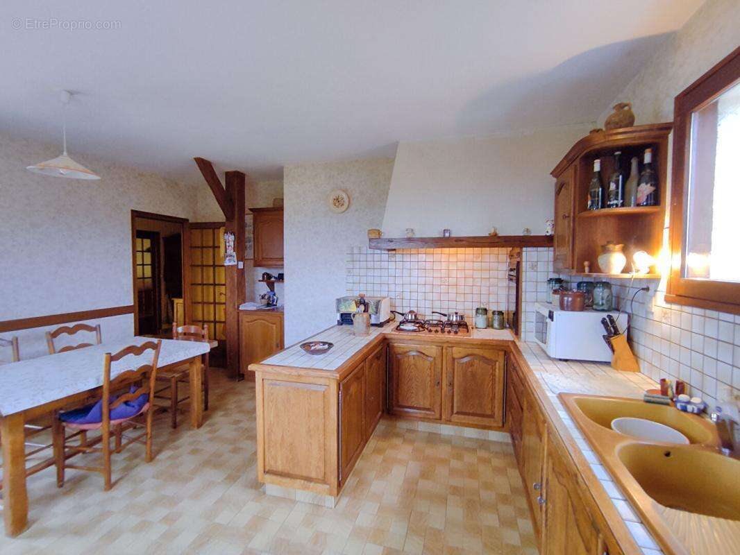 Maison Chambon 8 pièce(s) 160 m2 - photo 5