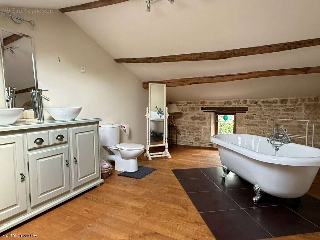 Maison à VERTEUIL-SUR-CHARENTE