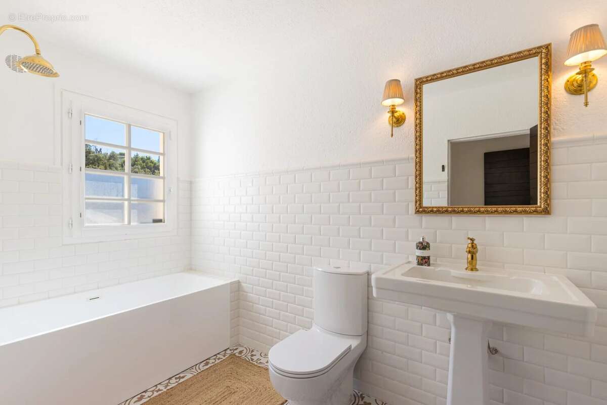 Appartement à MANDELIEU-LA-NAPOULE