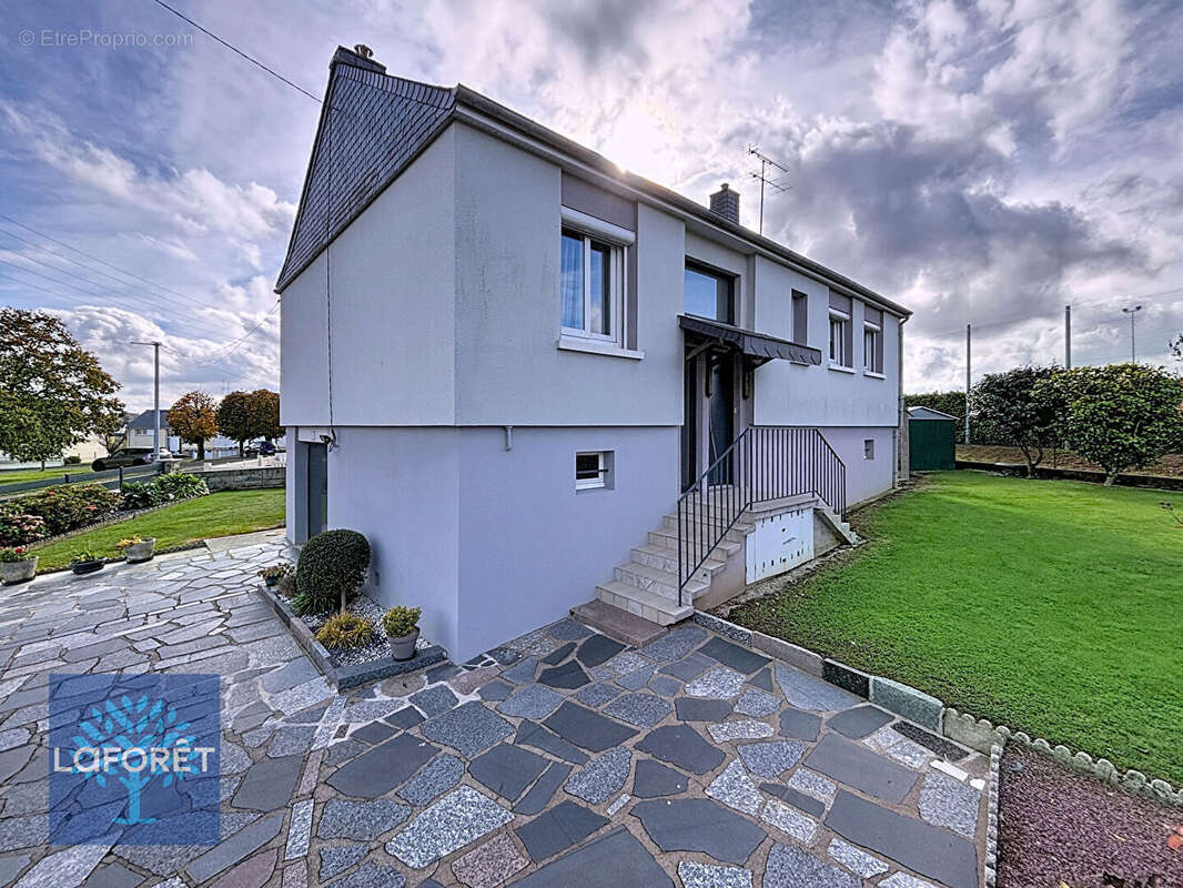 Maison à FOUGEROLLES-DU-PLESSIS