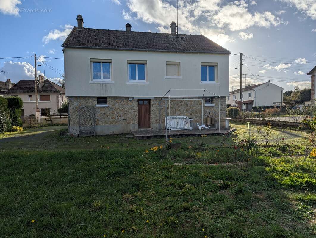 Maison à MONTGIVRAY
