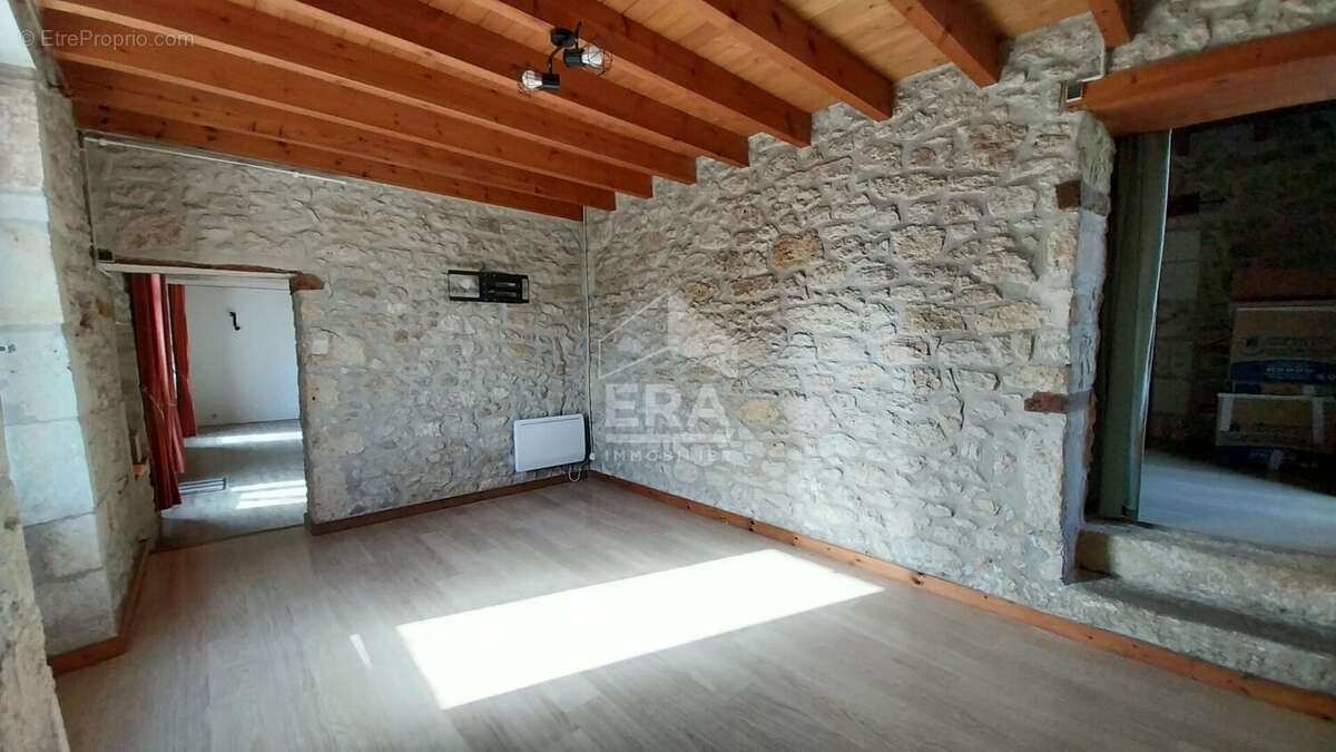 Maison à MASSUGAS