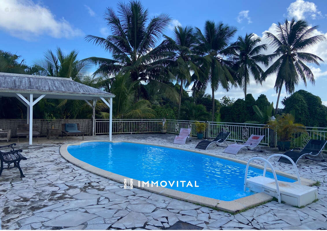 Maison à CAPESTERRE-BELLE-EAU