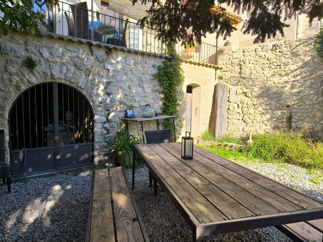 Maison à LA BASTIDE-DES-JOURDANS