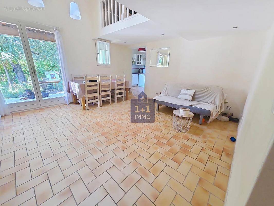 Maison à TOURRETTES