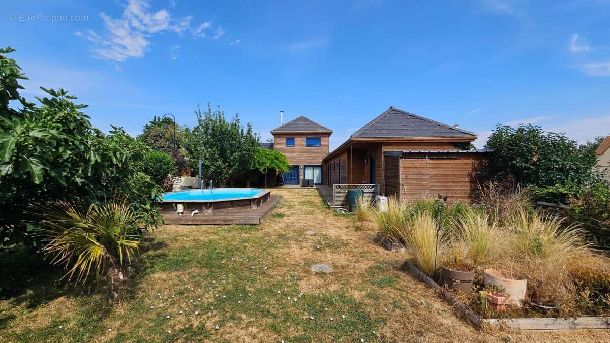 Houdan 3 mn / Maison familiale ossature bois de 195 m2 avec dépendances et piscine - photo 2
