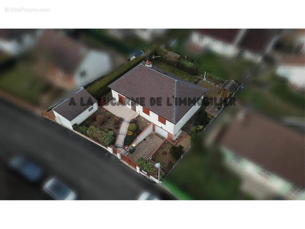 Maison à SAINT-JEAN-DE-BRAYE