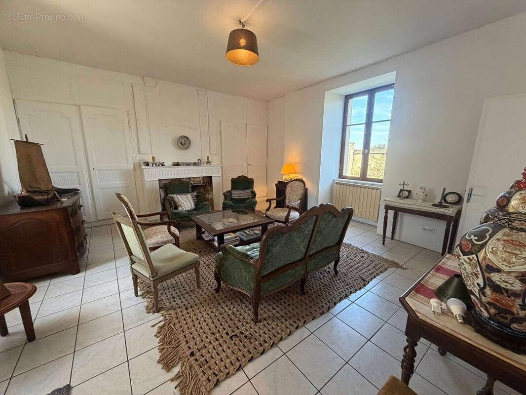 Maison à MAGNAC-LAVAL