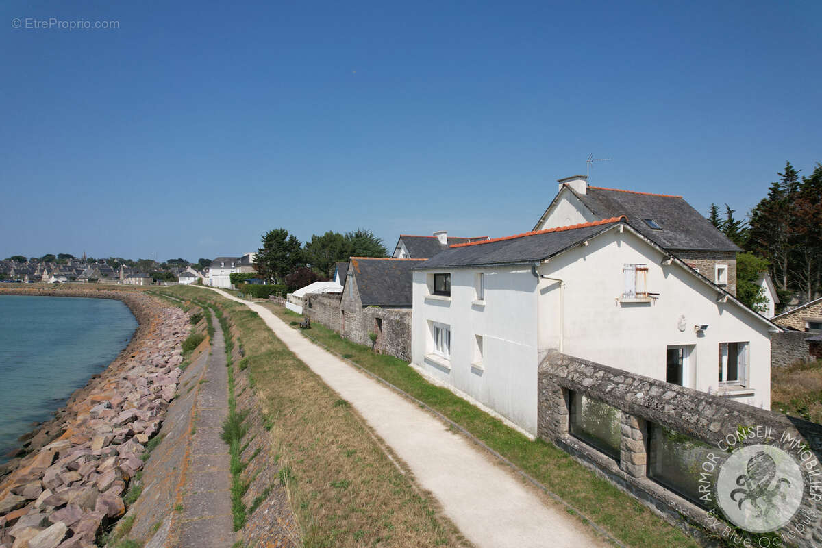 Maison à SAINT-JACUT-DE-LA-MER