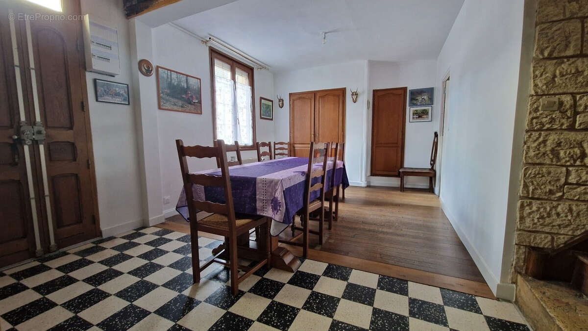 Maison à MAIGNELAY-MONTIGNY