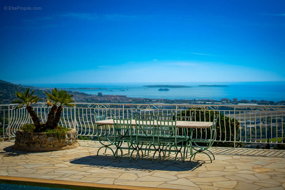 Maison à MANDELIEU-LA-NAPOULE