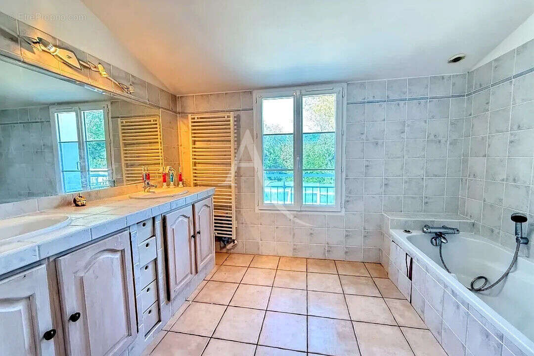 Maison à CHAILLE-LES-MARAIS