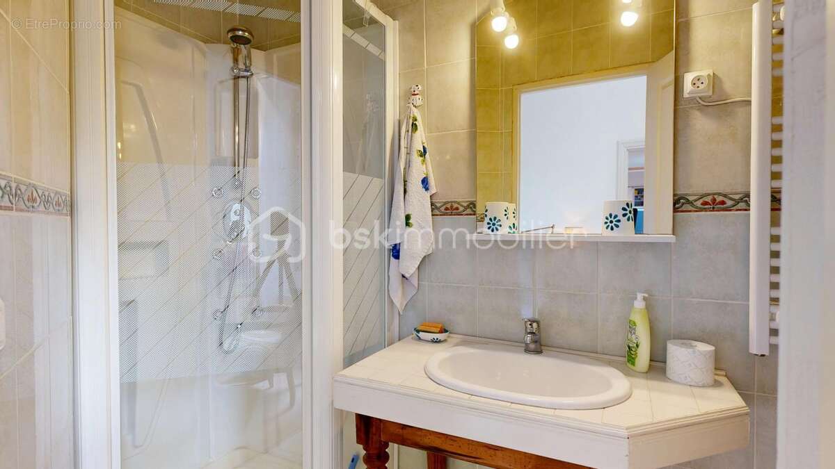 Une maison de caractère avec piscine intérieur au cœur d’un environnement paisible - photo 13