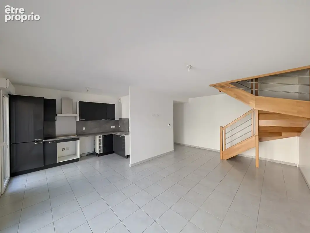 Appartement T3 63.36 m2 Duplex avec Jardin 45m2 et Stationnement Privatif à Roquefort-la-Bédoule - photo 2