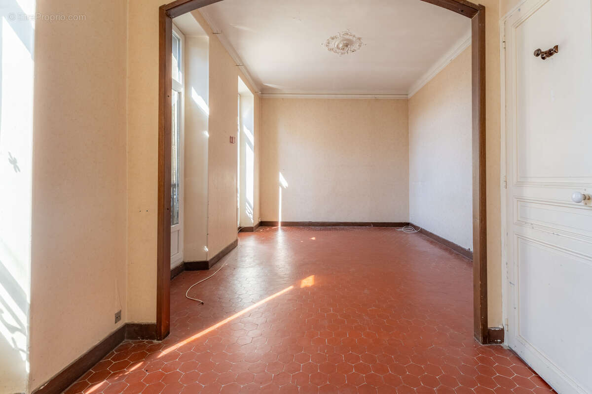 Appartement à MARSEILLE-4E