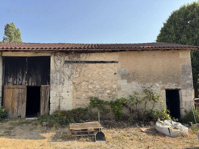 Impressionnante maison avec grange et jardin 6800m2 - photo 6