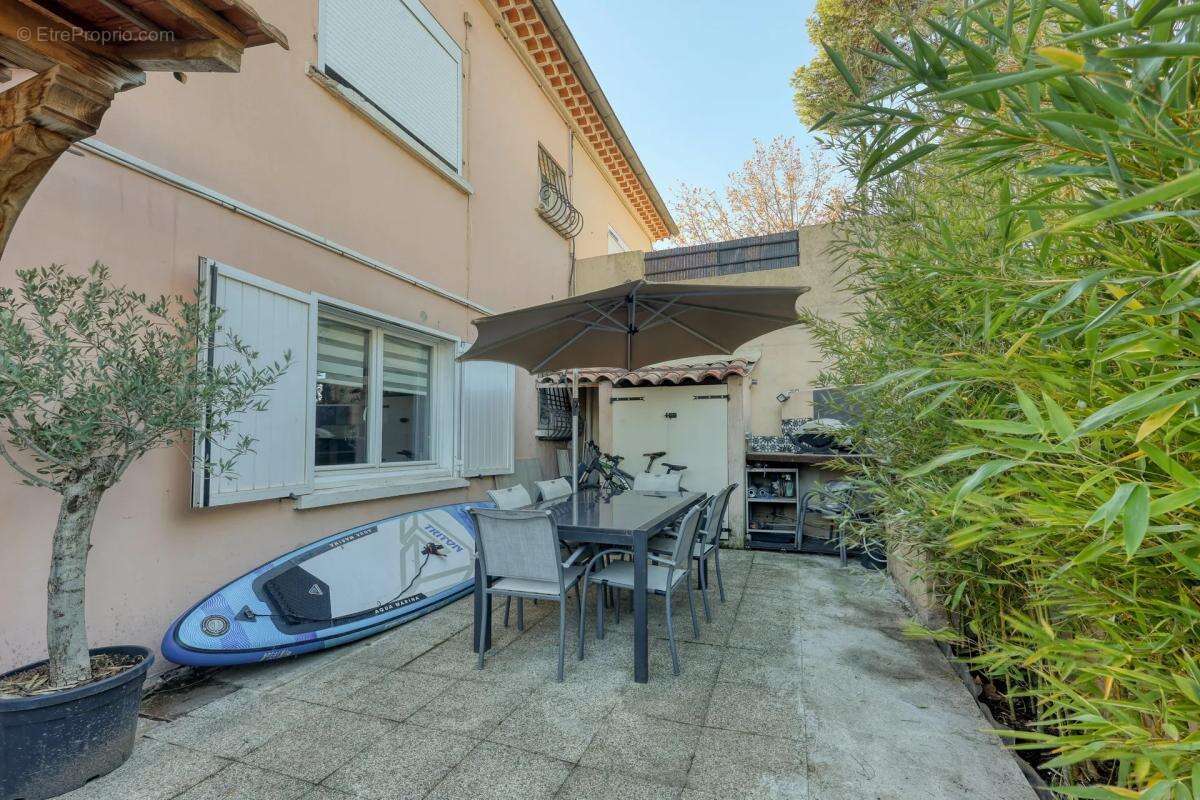 Appartement à HYERES