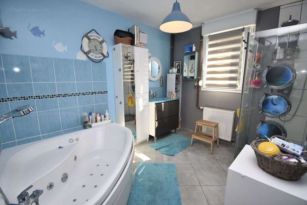 Maison à BERGUES-SUR-SAMBRE