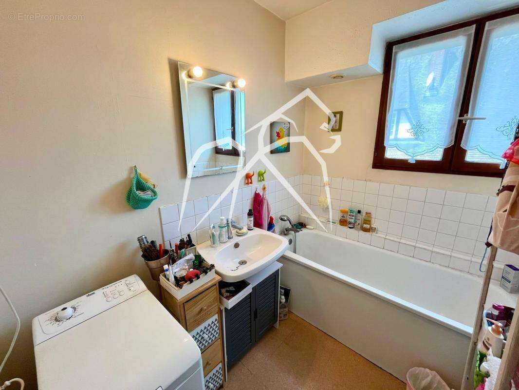 Appartement duplex  4 pièces  115 m²  En rez-de-jardin avec place de stationnement  Secteur Ernest Renan  76800 St Etienne du Ro - photo 10