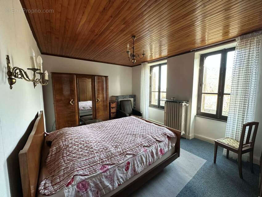 Maison à SAINT-GERVAIS-D'AUVERGNE