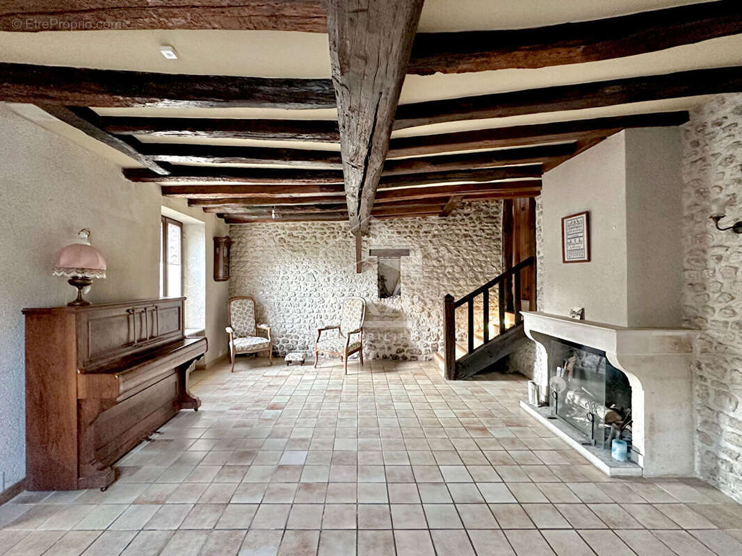 Maison à POLIGNY