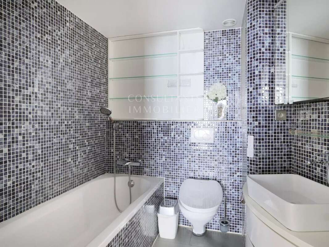 Appartement à PARIS-16E