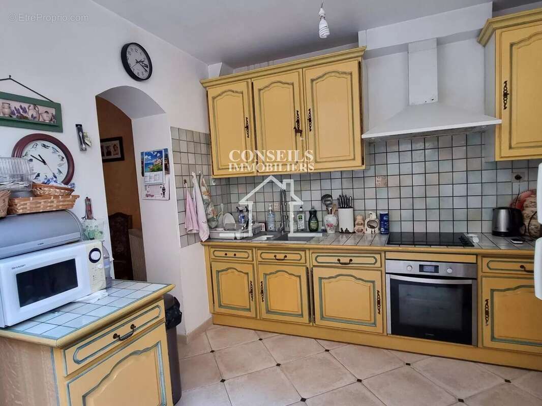 Maison à VILLENEUVE-SUR-YONNE