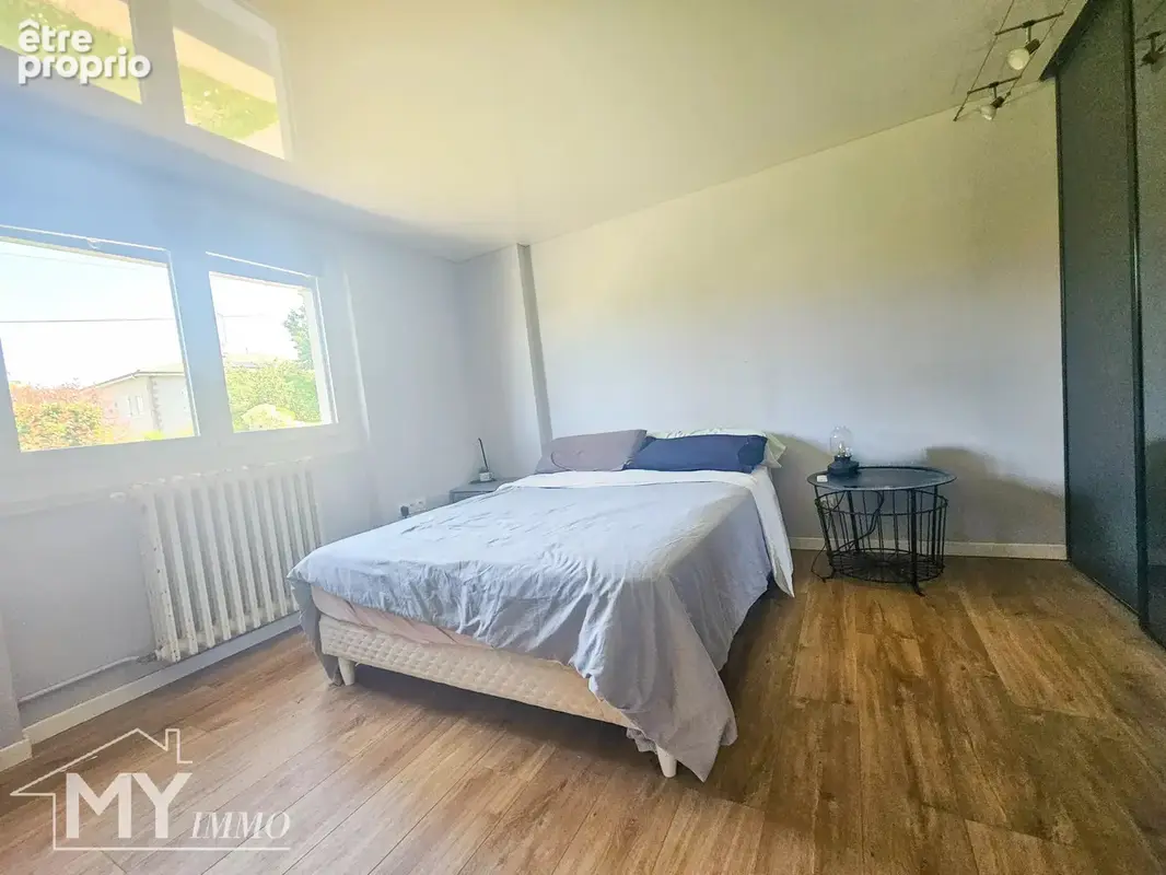PINEUILH – Maison familiale avec piscine, spa et beaux espaces extérieurs - photo 12