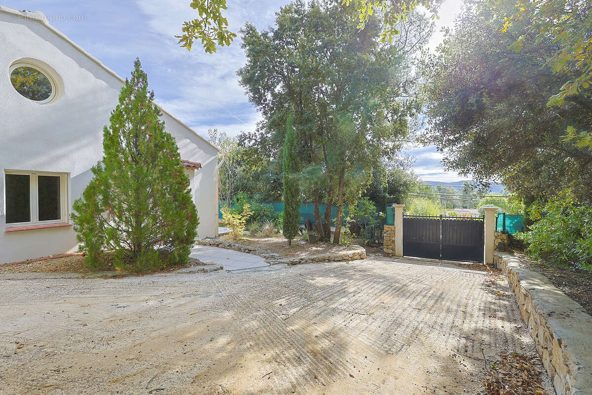 Maison à LA ROQUEBRUSSANNE