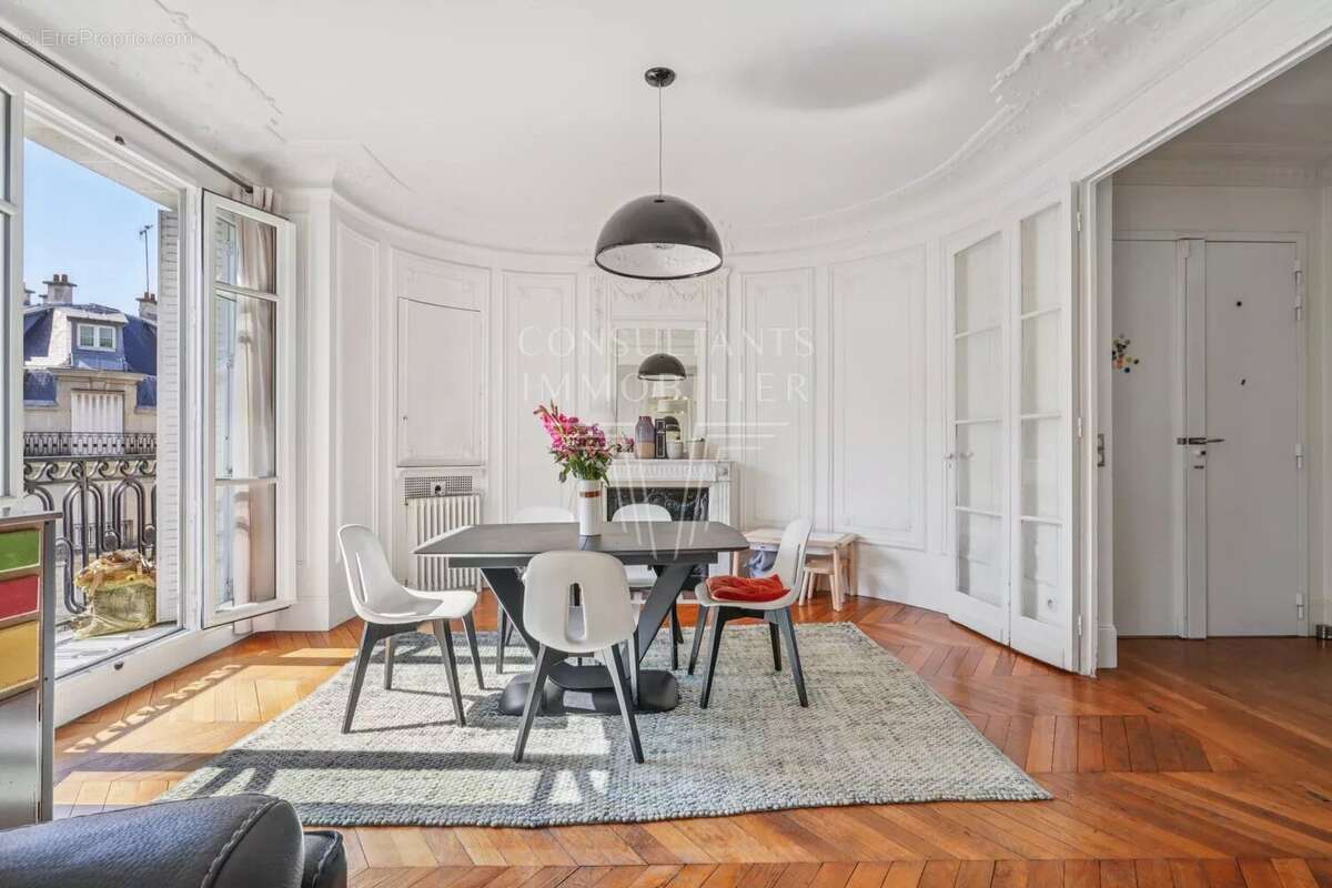 Appartement à NEUILLY-SUR-SEINE