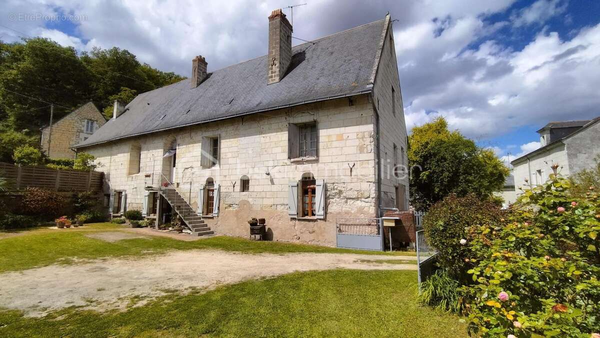 Maison à CHENEHUTTE-TREVES-CUNAULT