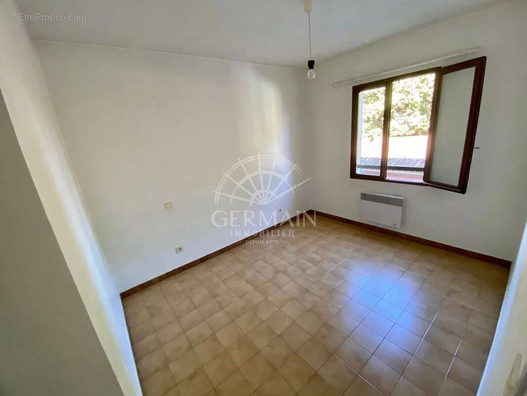 L'Isle sur la Sorgue, à vendte appartement de type 3 avec terrasse proche du centre vendu loué - photo 9
