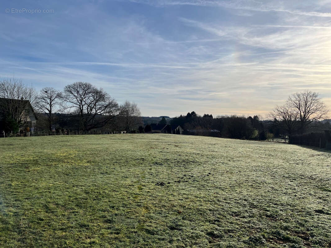 Terrain à SAINT-YRIEIX-LA-PERCHE