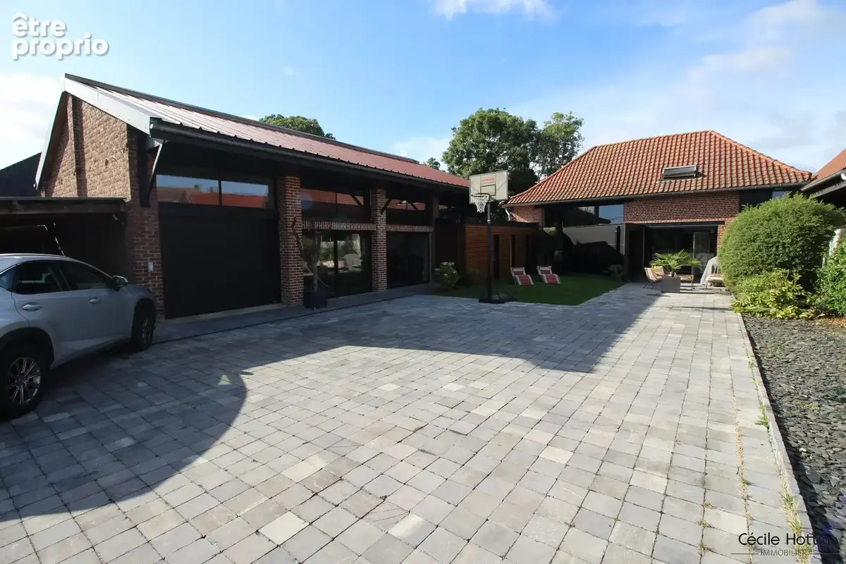 Photo Maison à Allennes-Les-Marais au prix de 577 000€