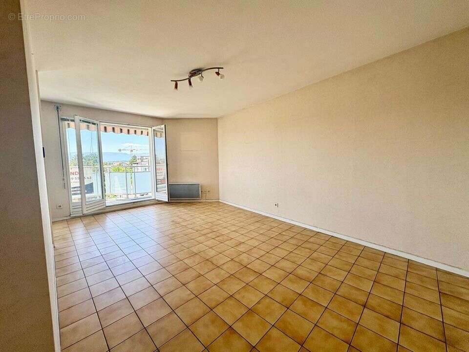 Appartement à VILLE-LA-GRAND