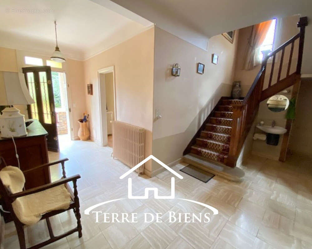 Propriété de caractère de 250 m2 habitables sur plus de 1,25 hectare   6 Chambres, 5 BOXES, À 10 minutes de Vi - photo 7