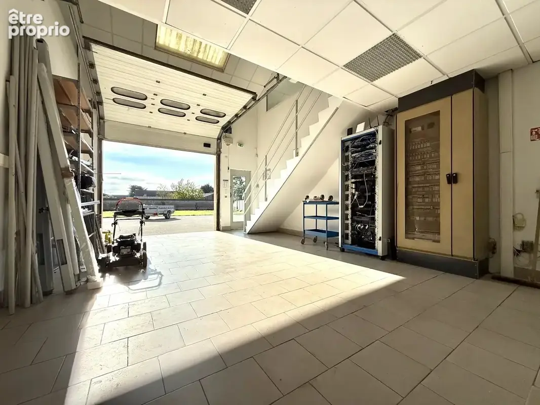 Local professionnel de 380 m2 avec Terrain et Parking - photo 3