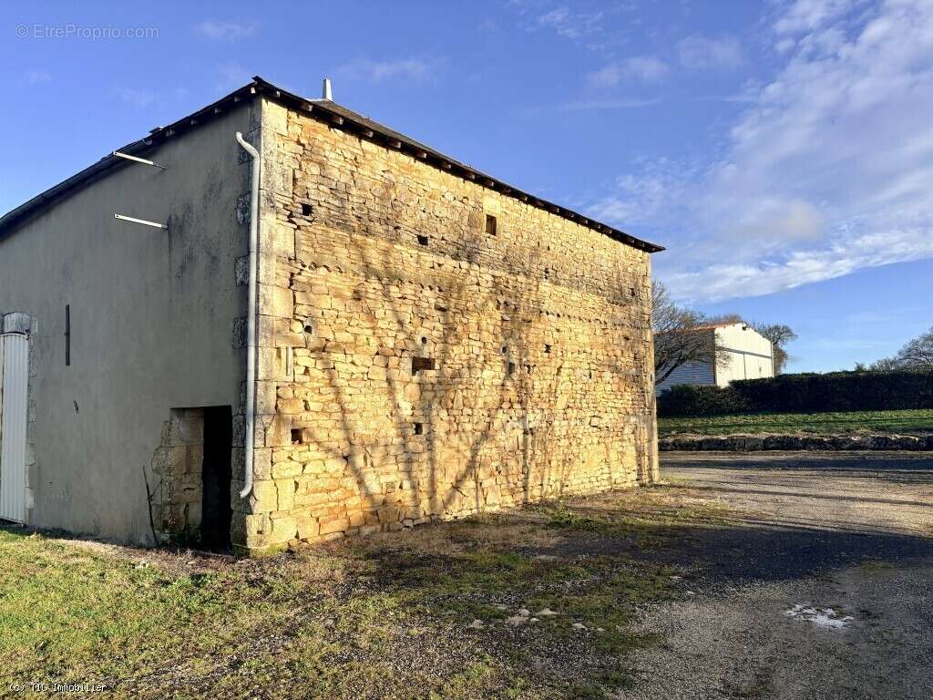 Maison à VERTEUIL-SUR-CHARENTE