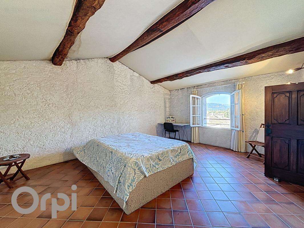 Maison à ROQUEBRUNE-SUR-ARGENS