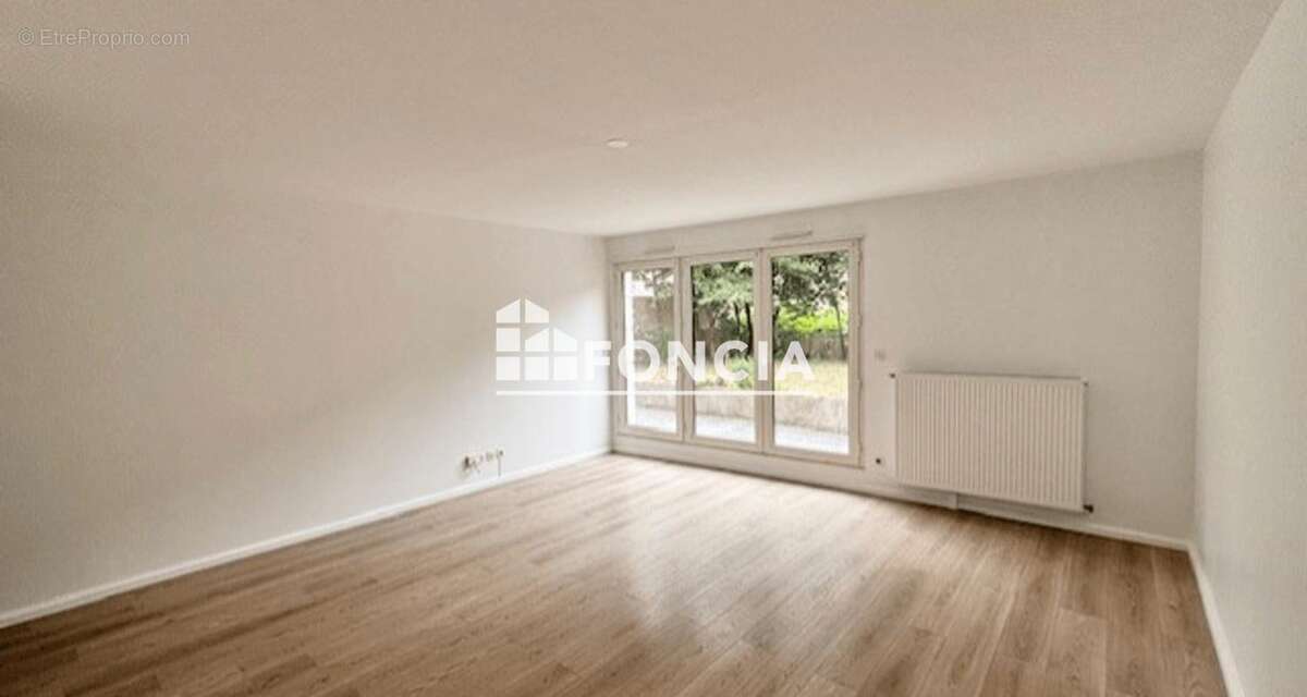 Beau rez de jardin idealement situe, au pied du r.e.r b antony et de toutes commodites - photo 4