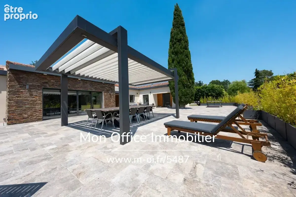 Référence : 6840-DVI -  Villa contemporain de plain-pied, piscine 5 x 12 m, studio indépendant, parc de 4 500 m² - photo 9