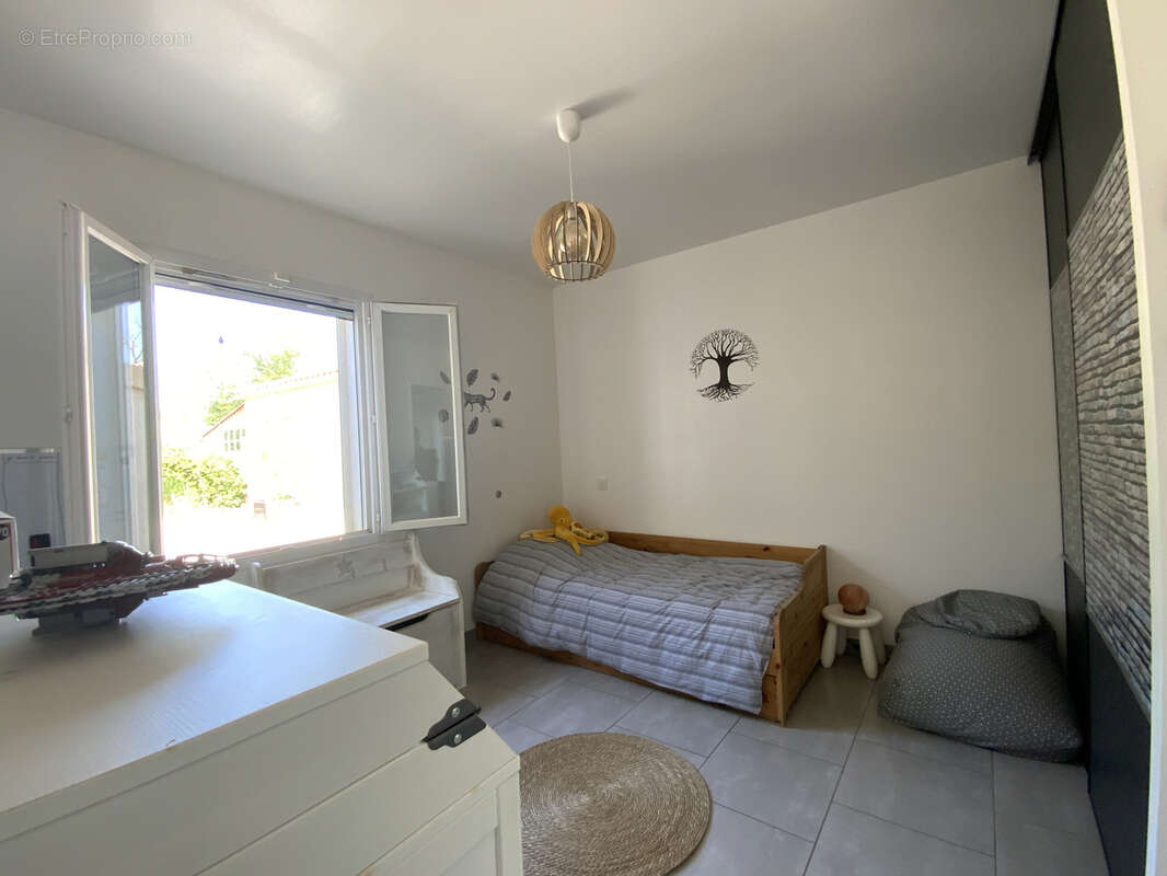 Maison de plain pied de 148 m2 avec piscine et T2 indépendant sur terrain de 1000 m2. - photo 20