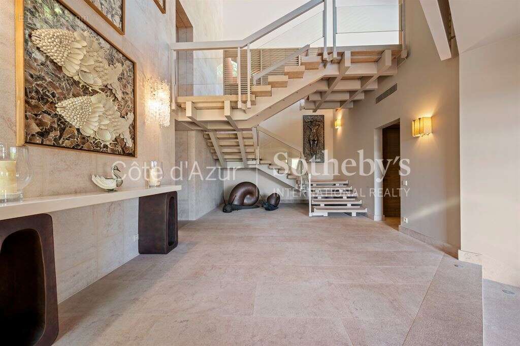 Saint Jean Cap Ferrat, domaine privé avec deux villas, parc paysager, piscine à débordement - photo 11