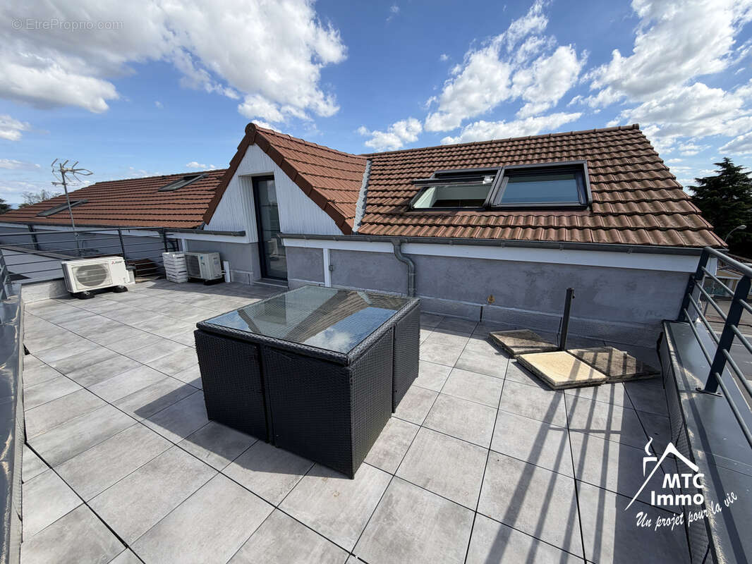 Appartement à MEYZIEU