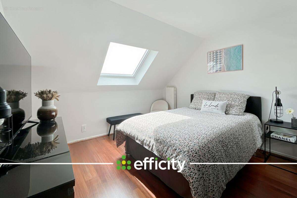 Maison à MANDRES-LES-ROSES